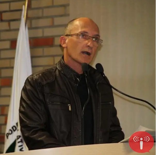 Giraldi diz que Batêas sofre por vagas em creche