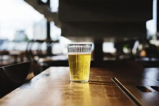 Justi&ccedil;a sugere que r&eacute;u pare de beber &aacute;lcool para poder pagar fian&ccedil;a de R$ 200,00
