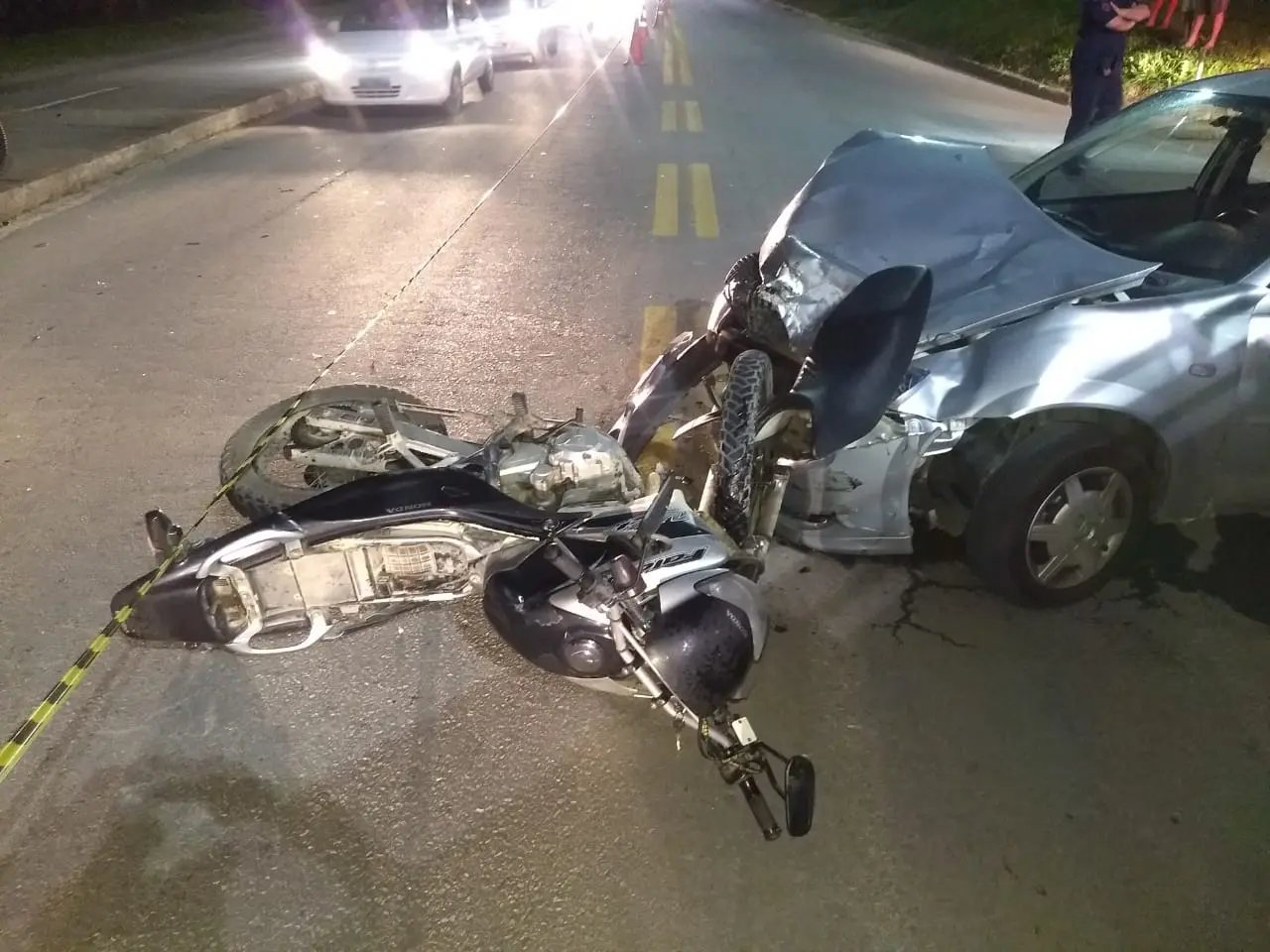 Acidente faz tr&ecirc;s v&iacute;timas, uma em estado grave de sa&uacute;de