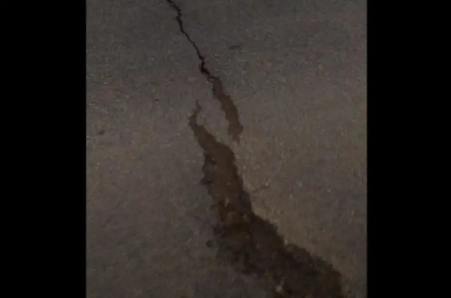 Moradora grava v&iacute;deo e demonstra preocupa&ccedil;&atilde;o com rachaduras na Ponte do Trabalhador