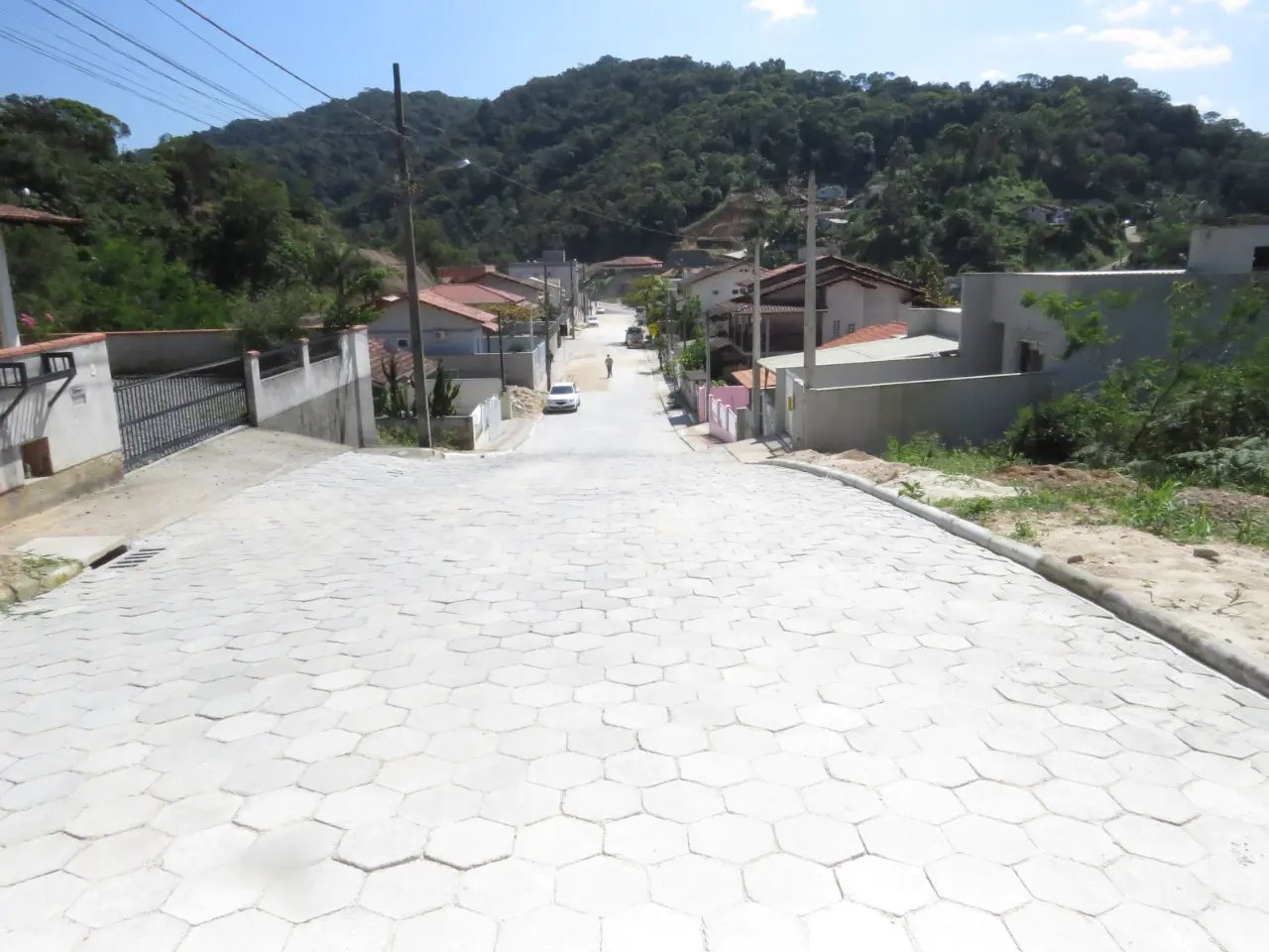Rua Bento Meschke recebe pavimenta&ccedil;&atilde;o 