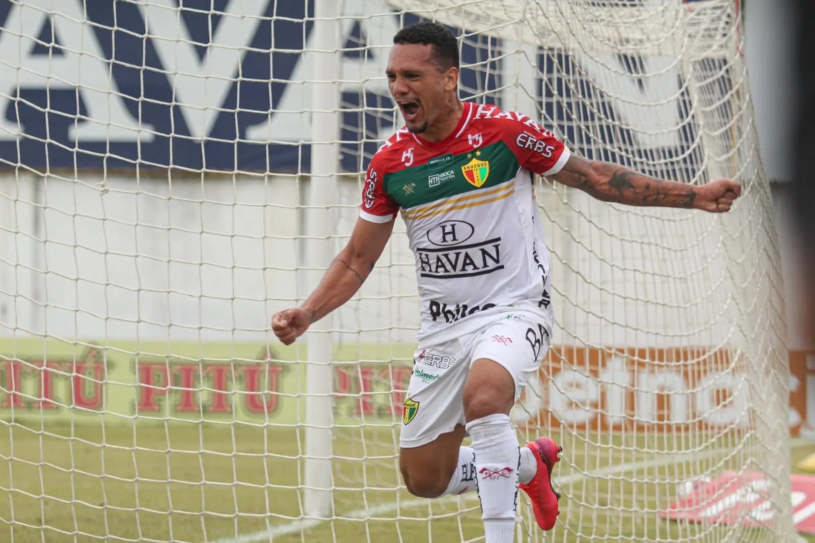 Brusque anuncia a volta de Thiago Alagoano