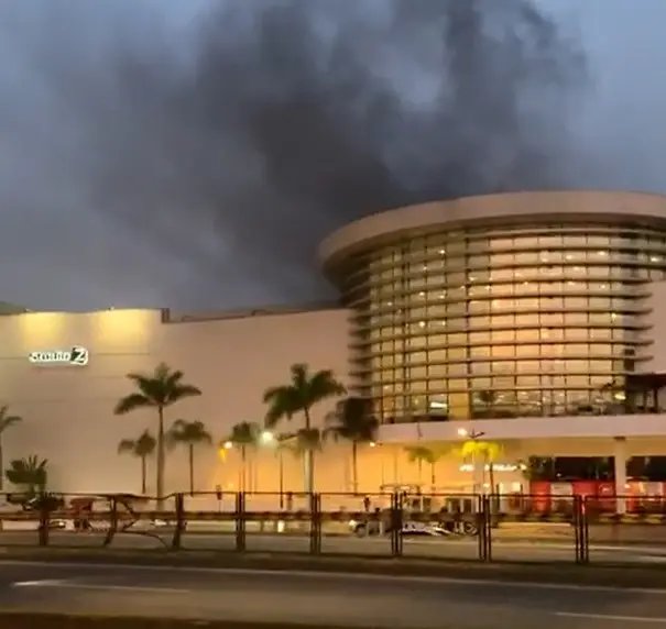 Bombeiros registram princ&iacute;pio de inc&ecirc;ndio em Shopping 