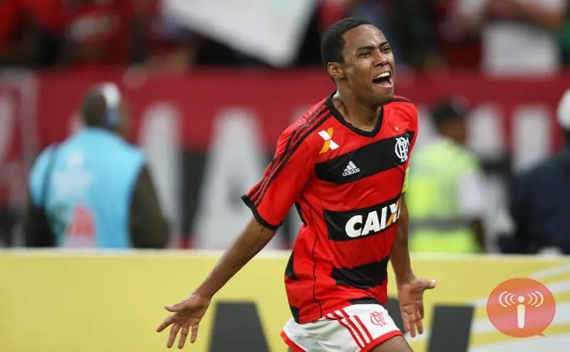 Gol no fim dá vaga ao Flamengo no Maracanã