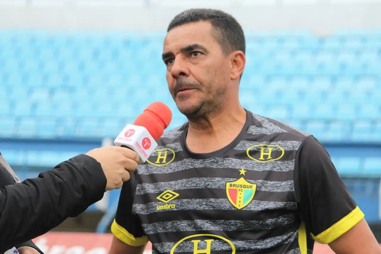 Evandro Guimar&atilde;es n&atilde;o &eacute; mais o t&eacute;cnico do Brusque FC