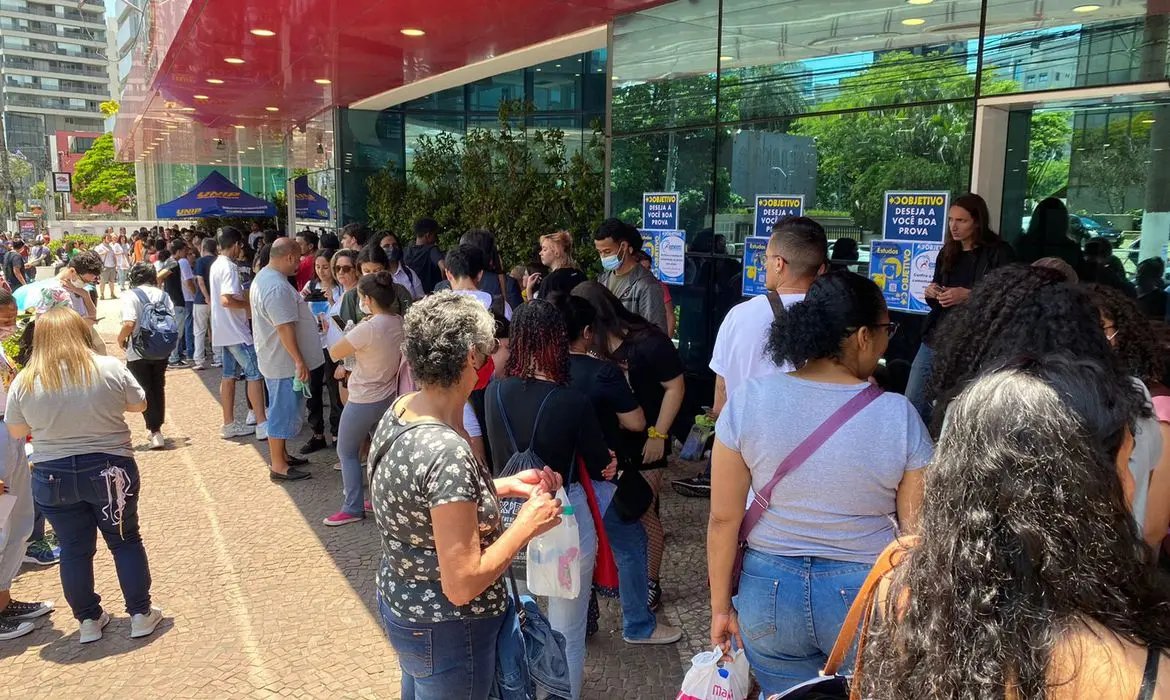 Primeiro dia do Enem come&ccedil;a em todo o pa&iacute;s