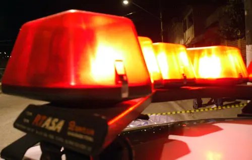 Mulher é assaltada em ponto de ônibus