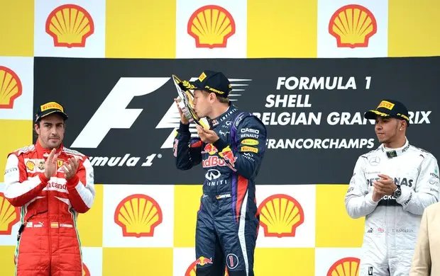 Vettel vence e dispara na liderança