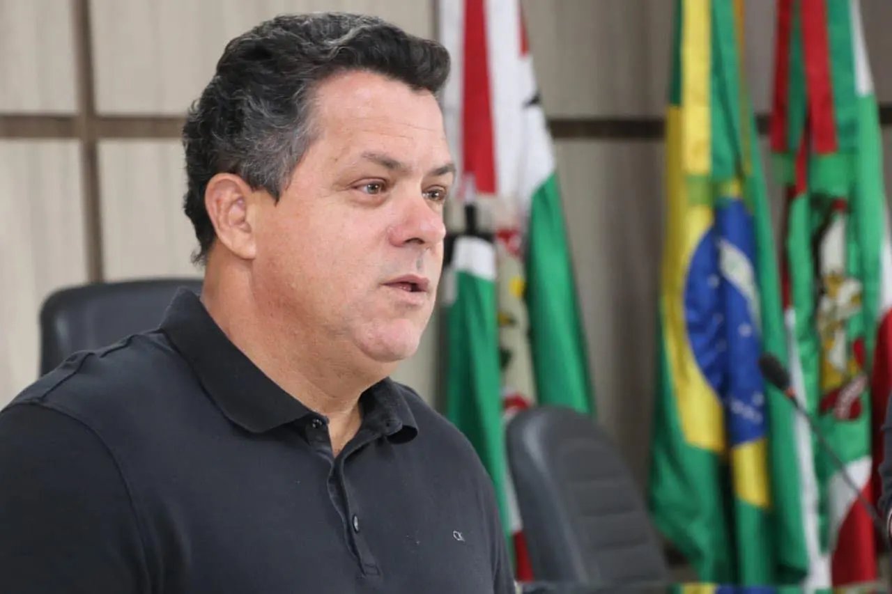 Deputado que ir &agrave; justi&ccedil;a para suspender julgamento de Mois&eacute;s