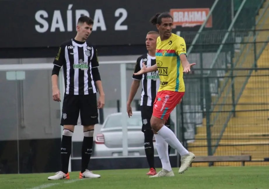 Ap&oacute;s cinco jogos e um gol, Hamilton deixa o Brusque FC
