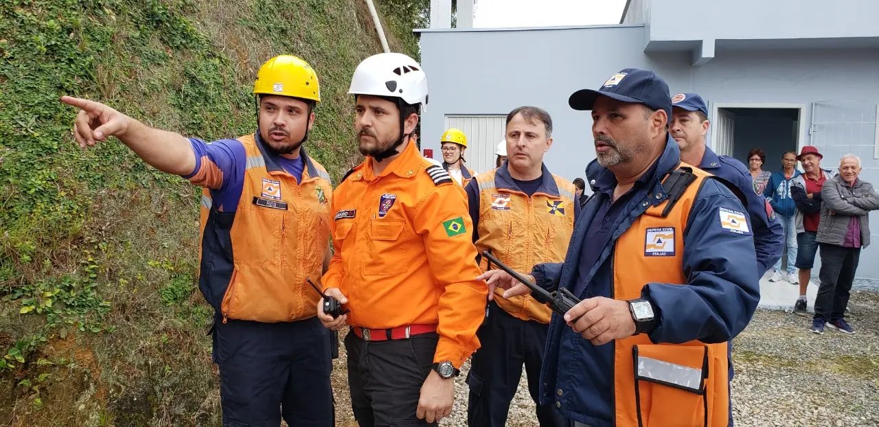 Opera&ccedil;&atilde;o da Defesa Civil no Limoeiro re&uacute;ne mais de 200 pessoas 