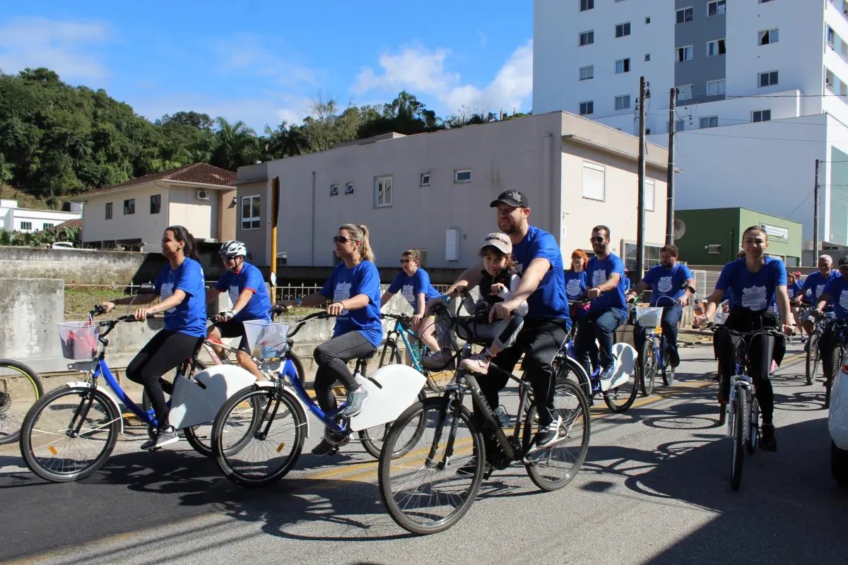Passeio Cicl&iacute;stico mobiliza 300 ciclistas