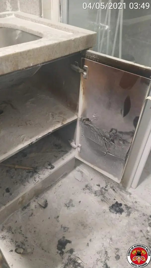 Come&ccedil;o de inc&ecirc;ndio atinge apartamento no Centro de Brusque