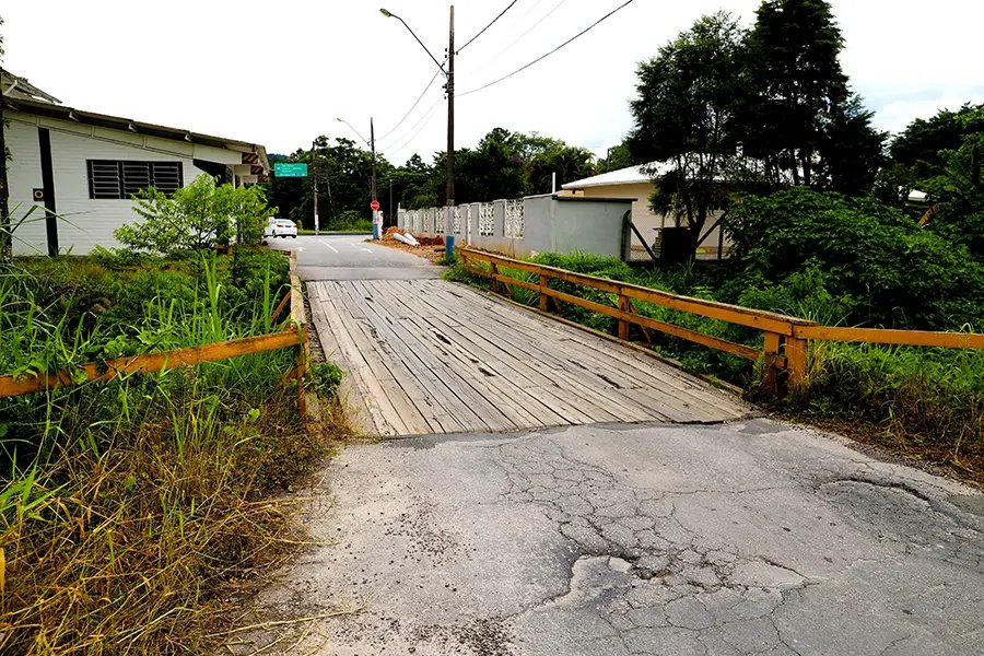 Ponte na rua J&uacute;lio Schumacher &eacute; interditada 