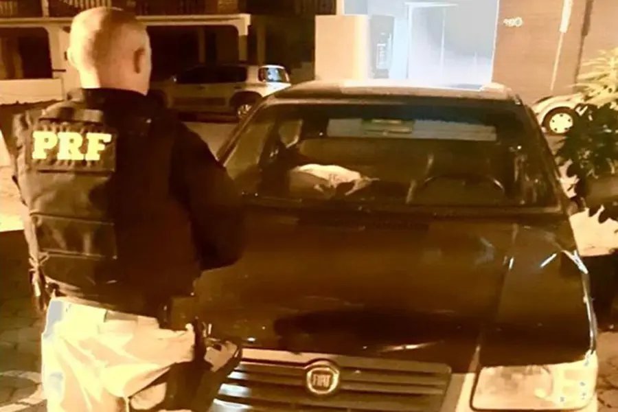 Carro furtado &eacute; recuperado em Itapema
