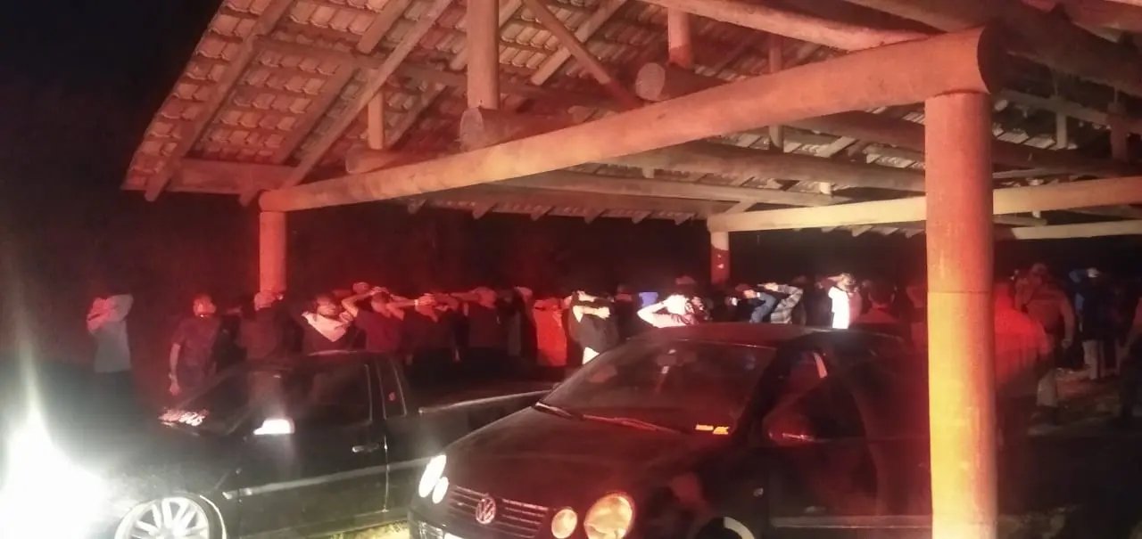 Den&uacute;ncia leva pol&iacute;cia a grupo que organizava festas clandestinas pelo WhatsApp