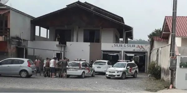 Pessoa é baleada de raspão em tentativa de assalto