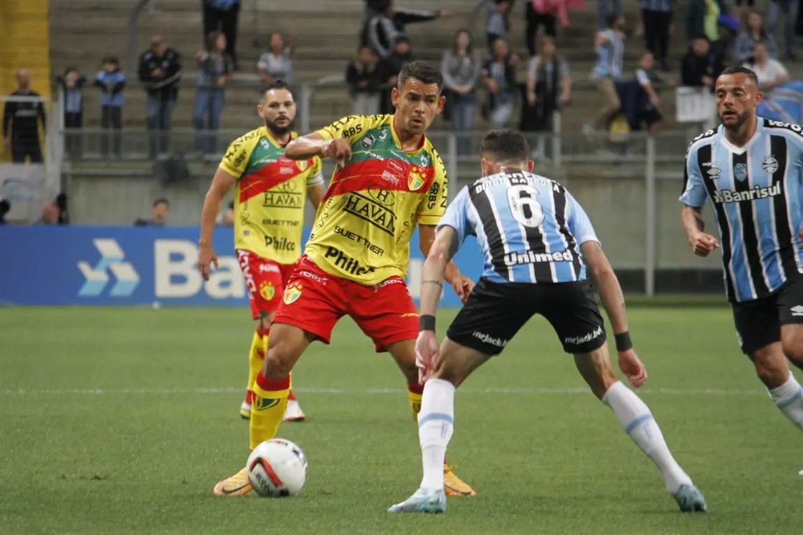 Brusque encerra a temporada com derrota diante do Gr&ecirc;mio