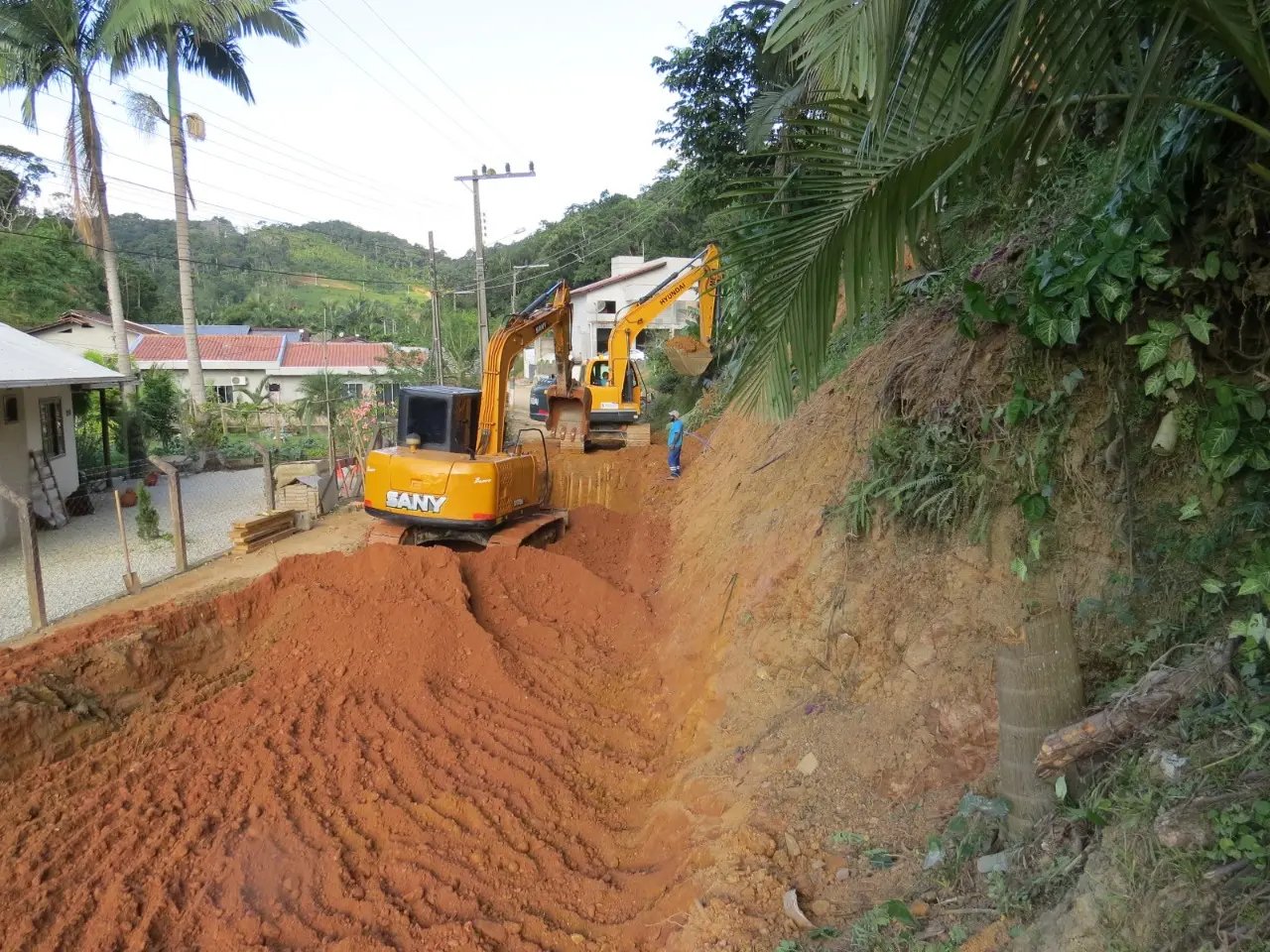 Secretaria de Obras mant&eacute;m v&aacute;rias frentes de trabalho