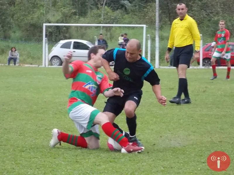 Olaria segue na liderança do futebol guabirubense