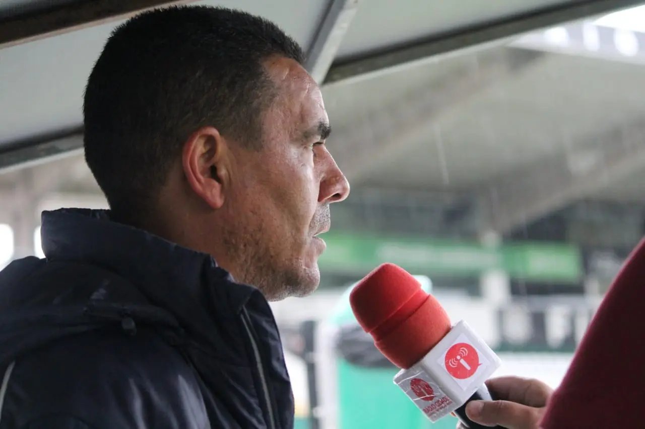 Evandro Guimar&atilde;es diz que &eacute; hora de cobrar atitude do time