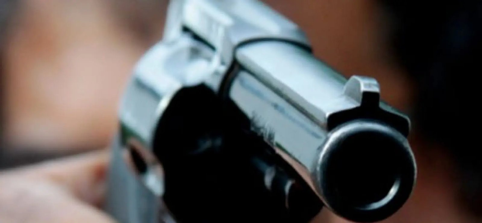 Casal se finge de cliente e assalta loja no Centro II
