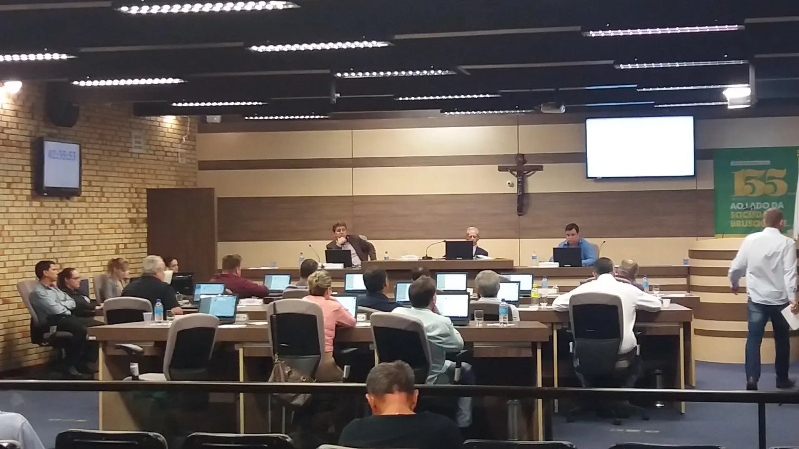 Embate na discuss&atilde;o sobre cargos comissionados 