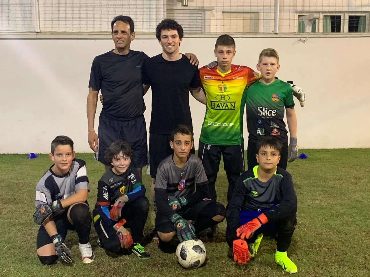 Escola de goleiros de futebol &eacute; implantada em Brusque