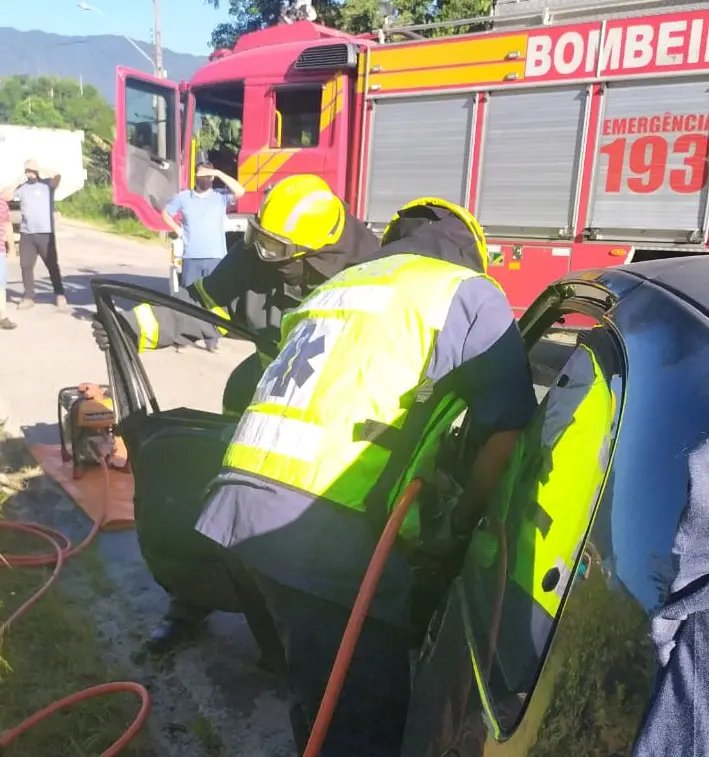 Mulher fica ferida ap&oacute;s acidente, em Guabiruba