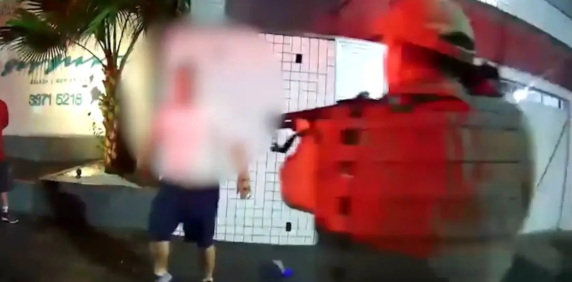 Confira as imagens da agress&atilde;o contra policiais militares em Jaragu&aacute; do Sul