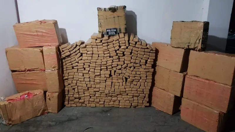 Cerca de uma tonelada de maconha &eacute; apreendida em Balne&aacute;rio Pi&ccedil;arras