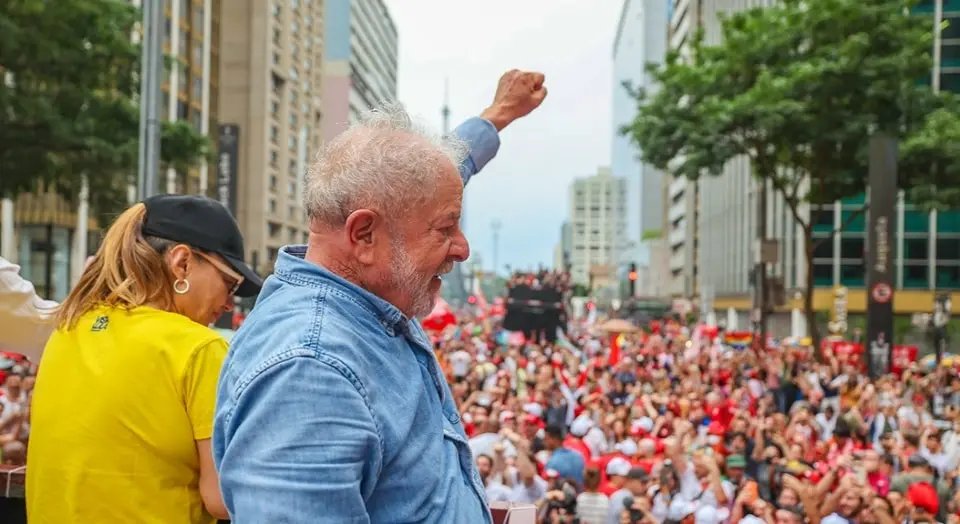 Lula est&aacute; eleito presidente do Brasil