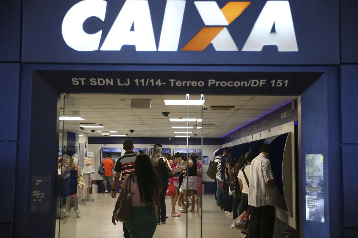 Ag&ecirc;ncias da Caixa ampliam hor&aacute;rio nesta sexta para saques do FGTS