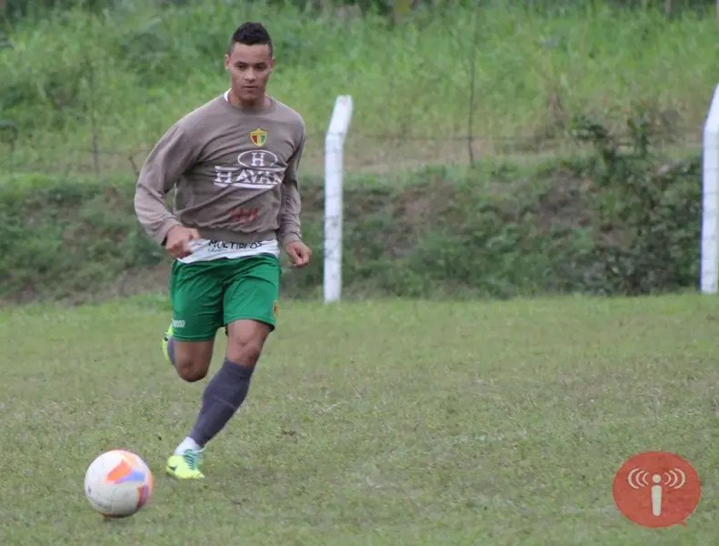 Jean Carlos é absolvido de expulsão contra o Tubarão