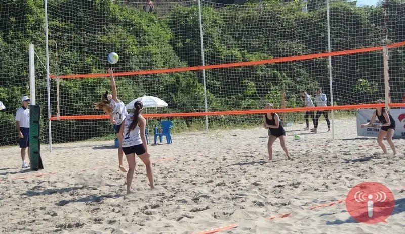Vôlei de praia conquista título no último dia