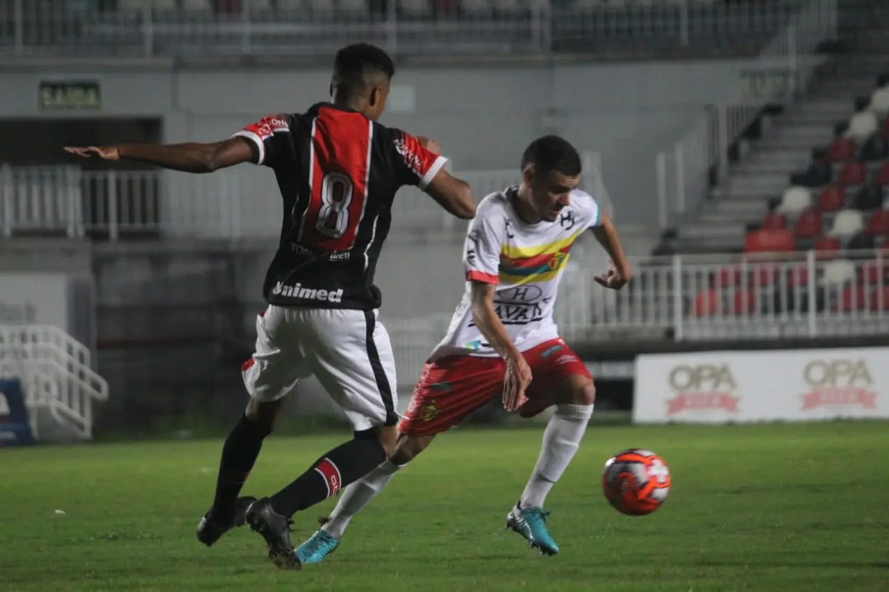 Brusque volta de Joinville com empate sem gols na Arena