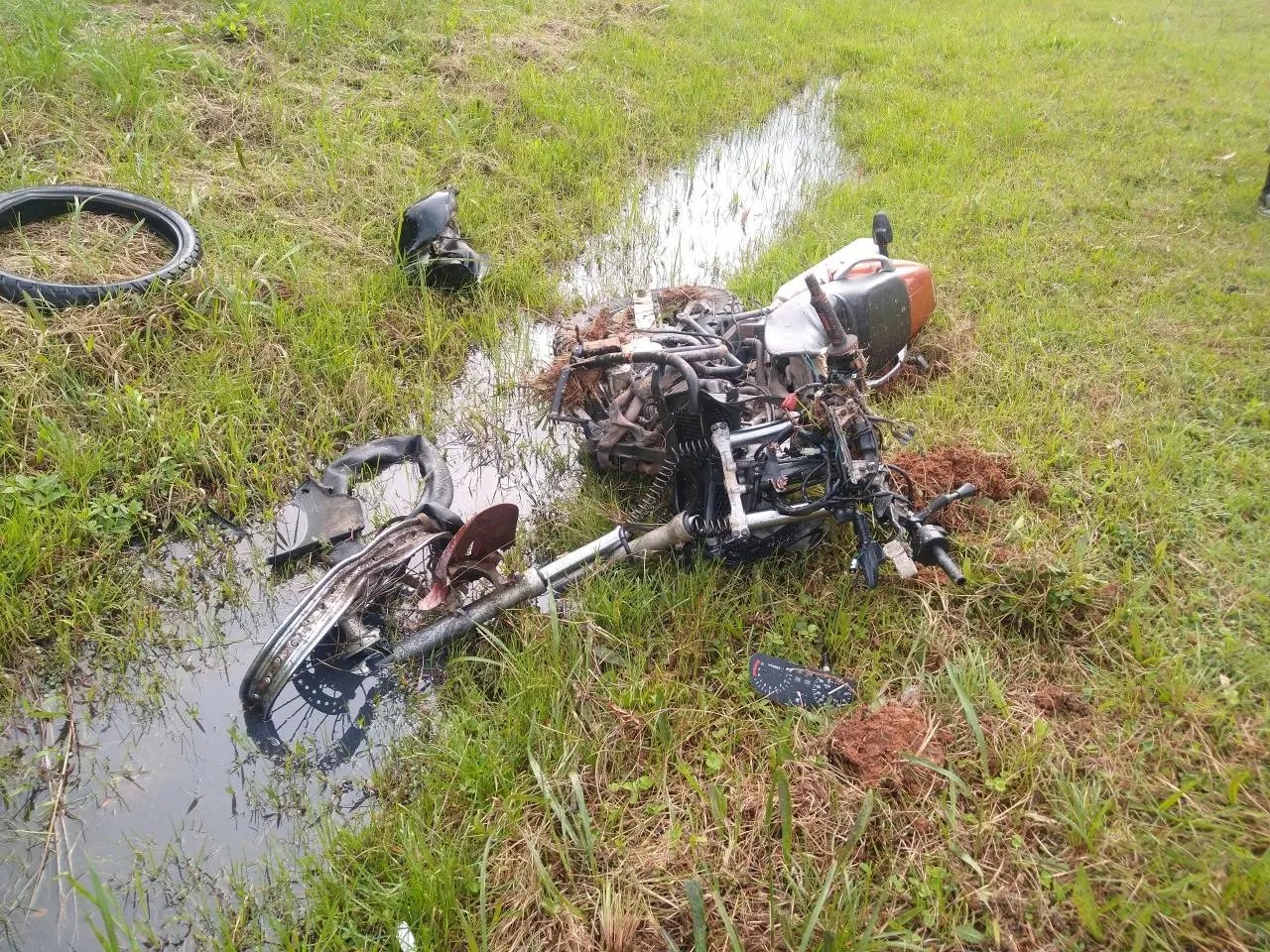 Colis&atilde;o na rodovia mata motociclista de 23 anos