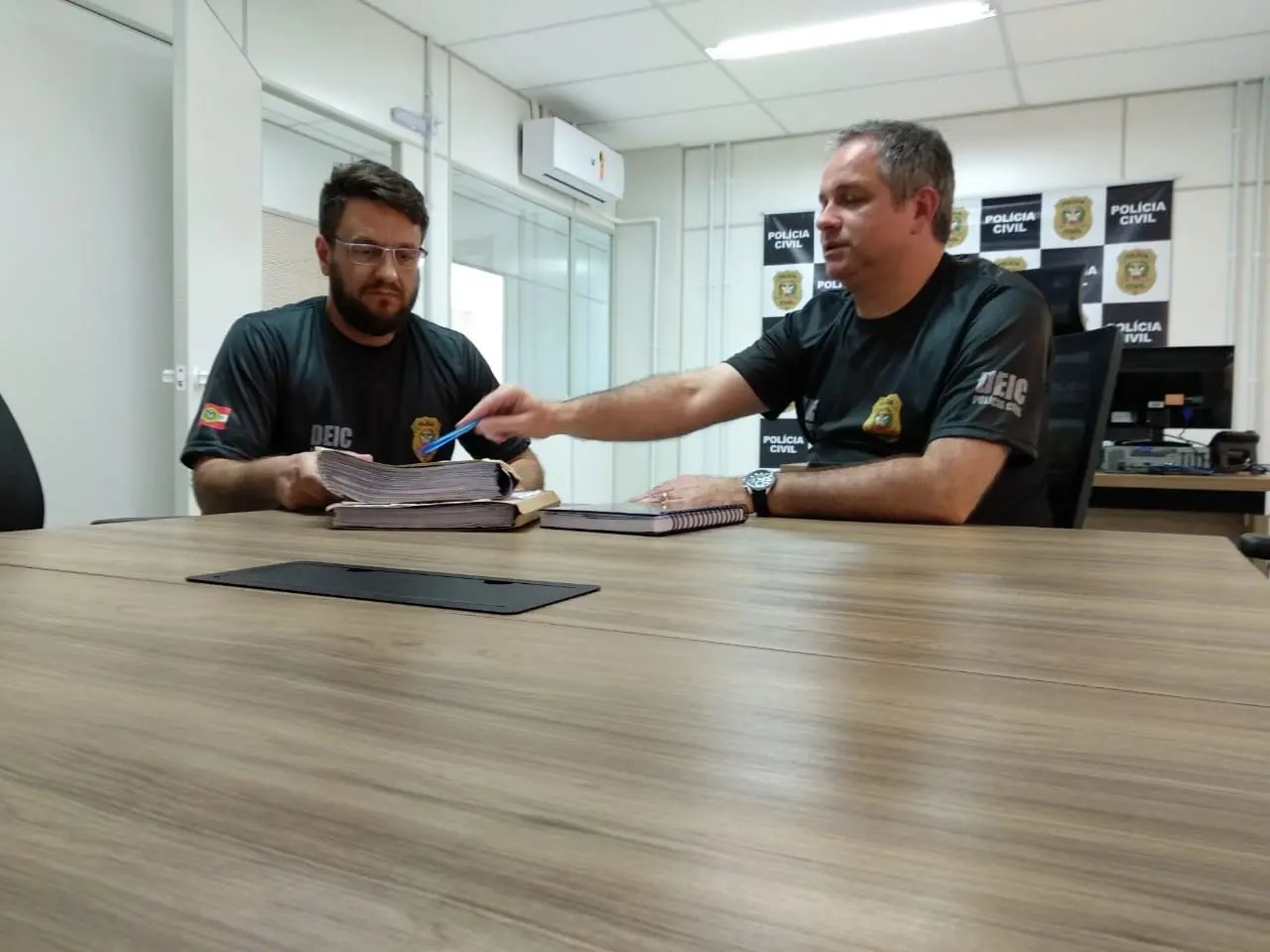 DEIC faz pris&otilde;es e apreens&otilde;es em apura&ccedil;&atilde;o sobre fraudes em licita&ccedil;&otilde;es