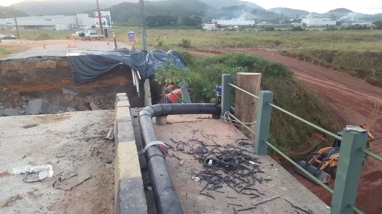 Samae finaliza recupera&ccedil;&atilde;o de adutora atingida por queda de cabeceira de ponte