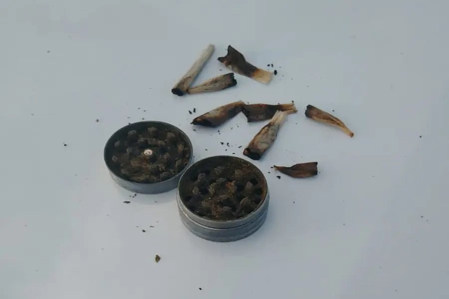 Carro irregular e com drogas no interior &eacute; abordado no Limoeiro