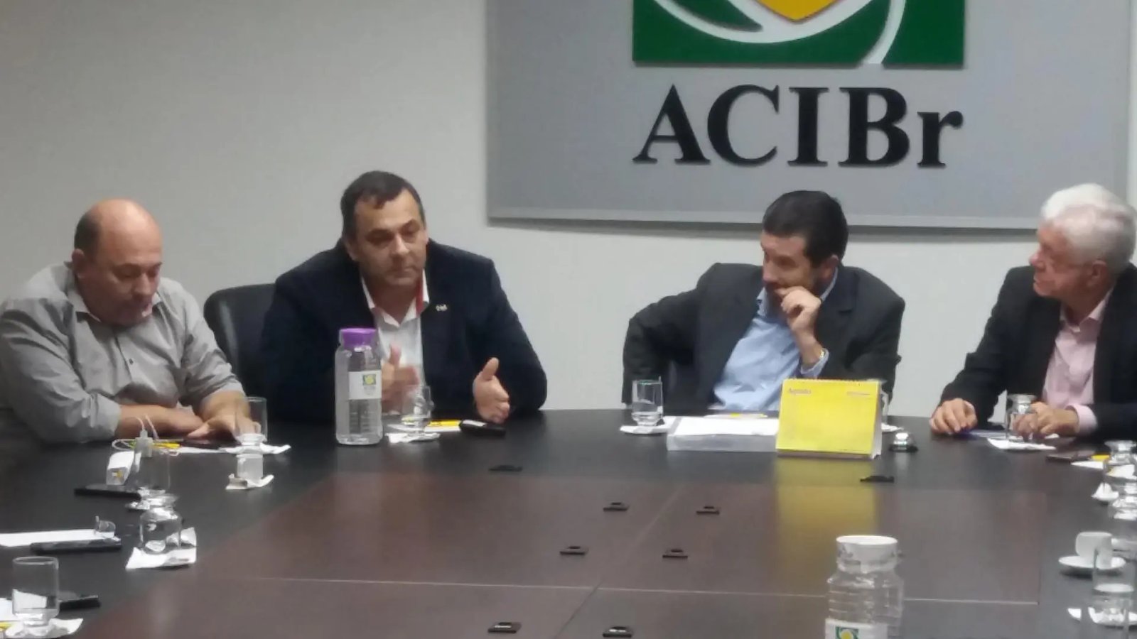 Press&atilde;o pol&iacute;tica &eacute; o caminho para barragem de Botuver&aacute;, diz secret&aacute;rio