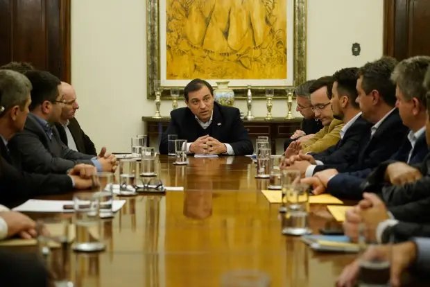 Governador recebe prefeitos e elenca prioridades da regi&atilde;o