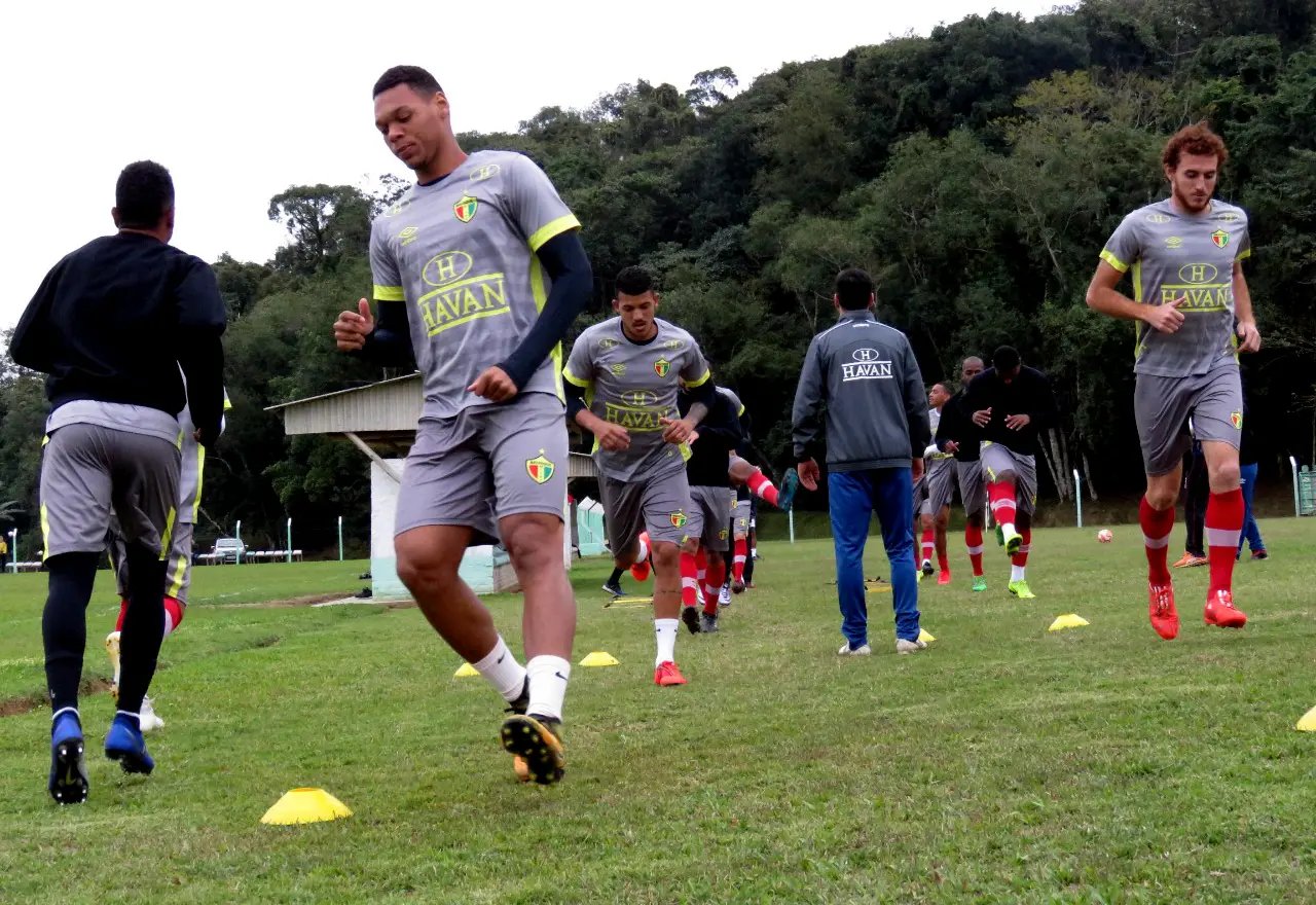 Brusque de Evandro Guimar&atilde;es ter&aacute; poucas mudan&ccedil;as