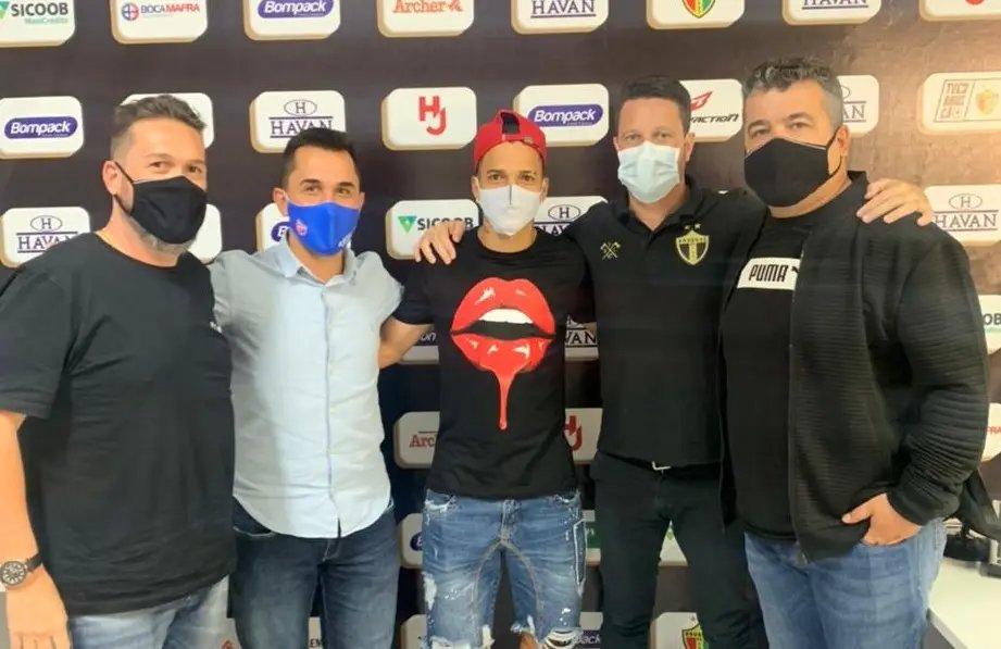 Por empr&eacute;stimo, Quadricolor anuncia contrata&ccedil;&atilde;o do meia Andrey Falinski 