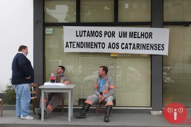 Trabalhadores da Celesc paralisam atividades 