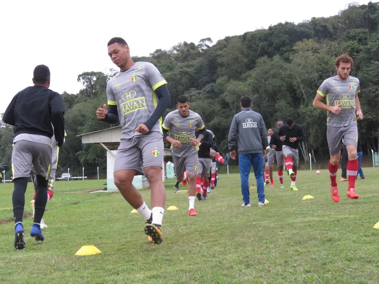 Brusque intensifica prepara&ccedil;&atilde;o de olho na estreia