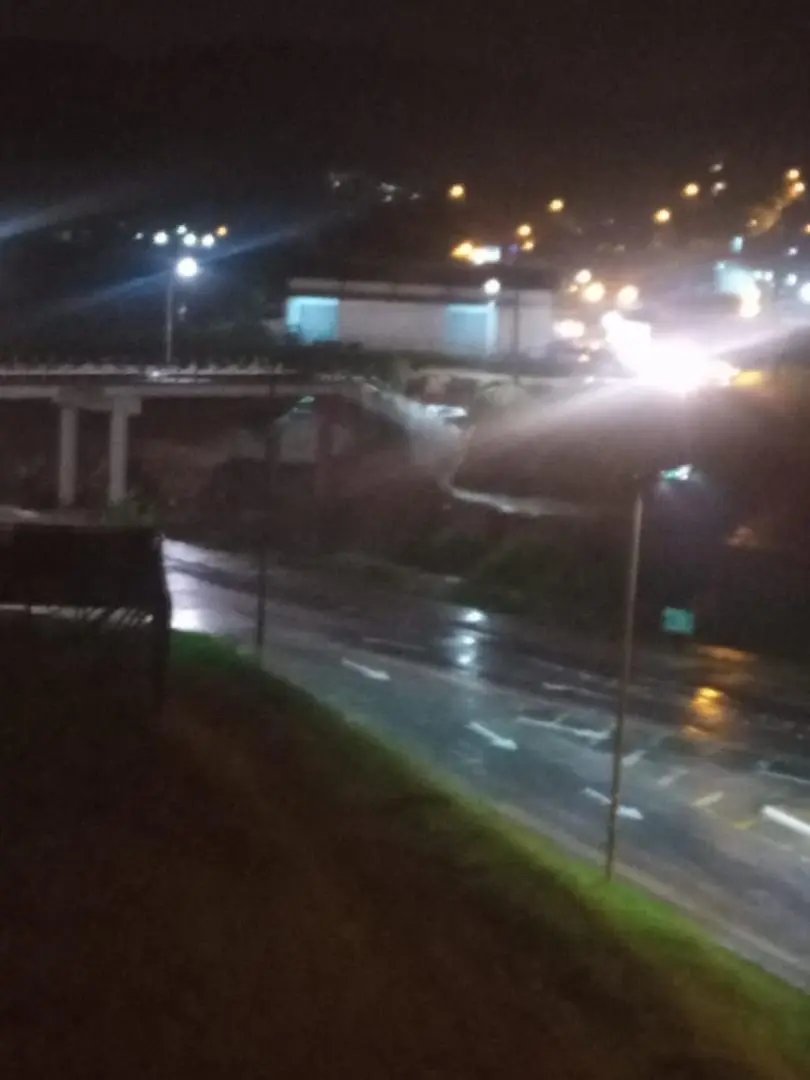 Cabeceira da ponte da Bilu cai e tr&acirc;nsito est&aacute; interditado