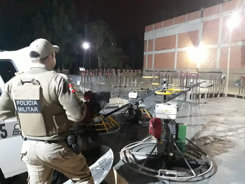 PM apreende m&aacute;quinas de obra que perturbava o sossego