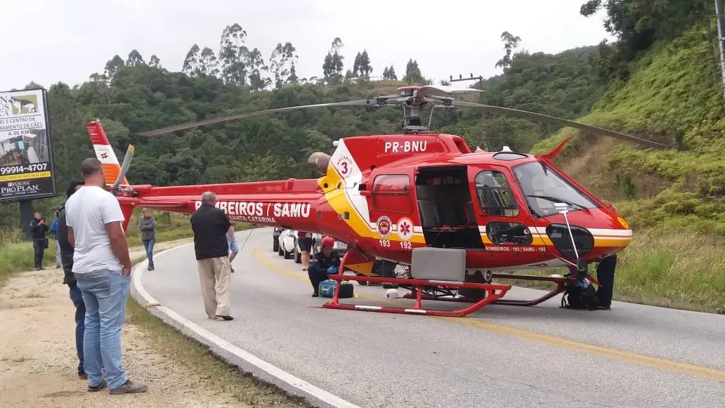 Acidente grave entre carro e caminh&atilde;o na rodovia Gentil Battisti Archer