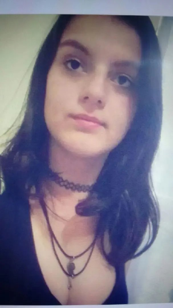 Mãe procura por adolescente desaparecida